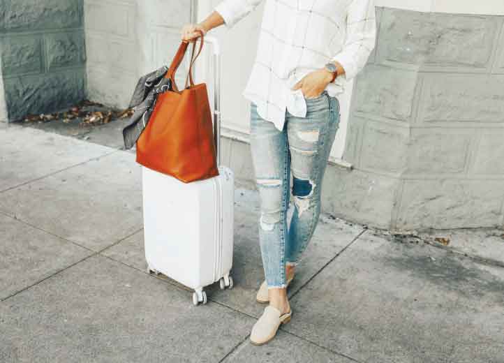 HOW TO LOOK FRESH AFTER A LONG FLIGHT